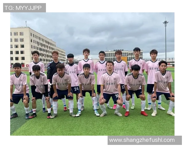 足球型男的魅力与风采如何在绿茵场上绽放出无限光彩